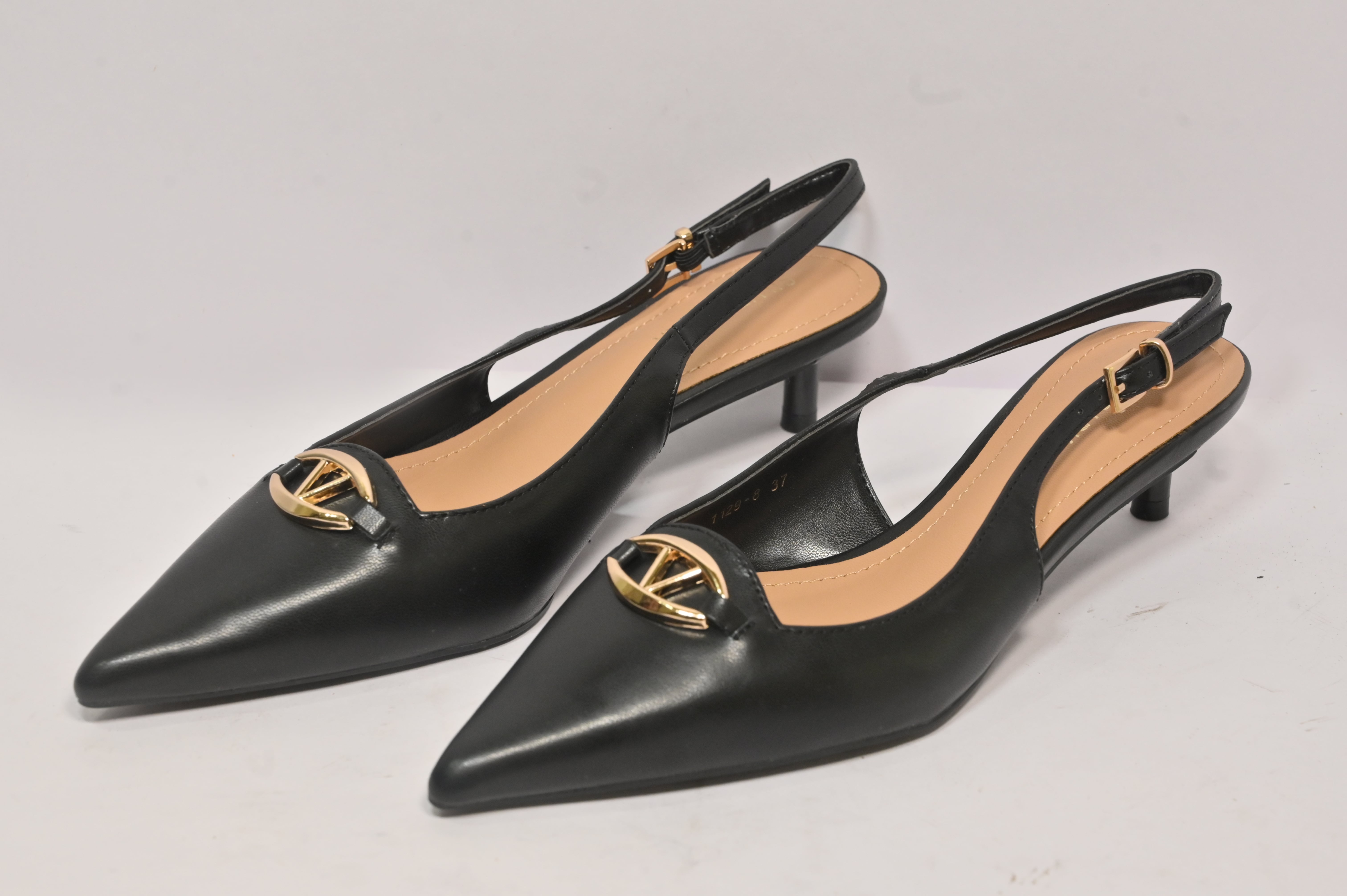 Pumps Footwear: A Timeless Blend of Style and Elegance