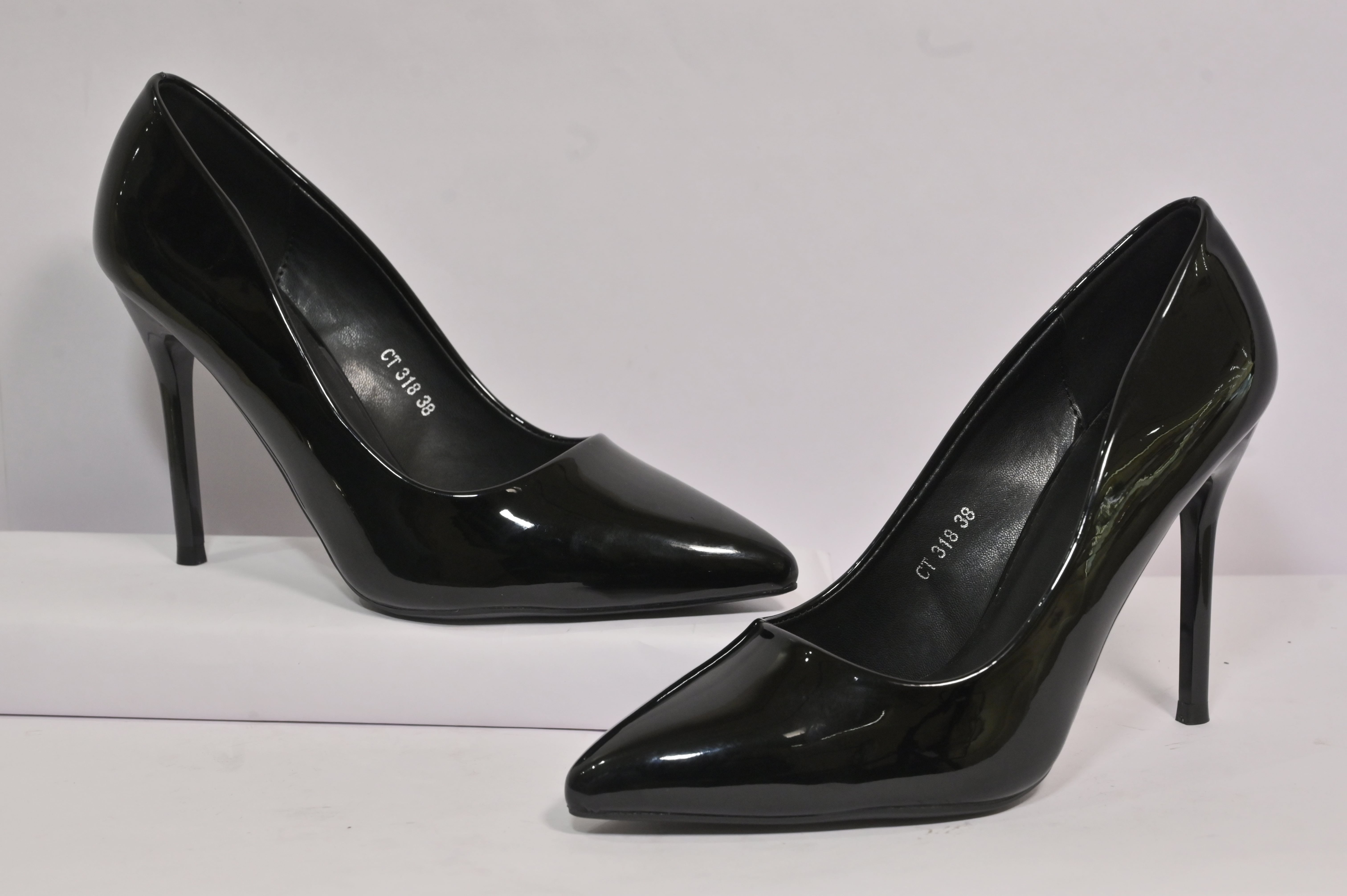 Pumps Footwear: A Timeless Blend of Style and Elegance